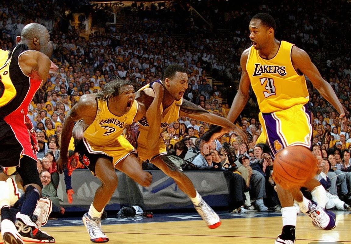 科比韦德2006年巅峰对决：湖人险胜猛龙，篮球传奇之战