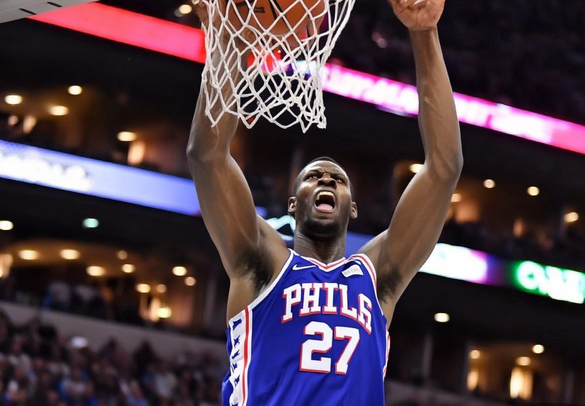 76人险胜火箭，季后赛关键之战逆境夺冠(图3)